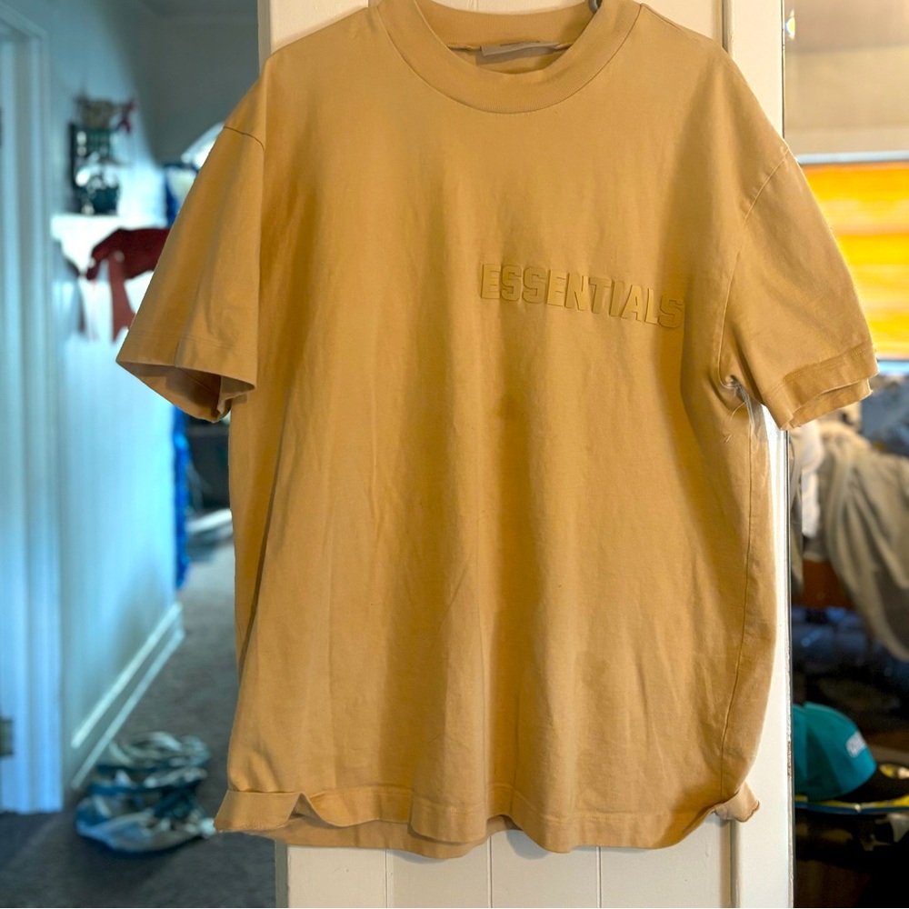 Fear of god t shirt. Lighlty used size : large